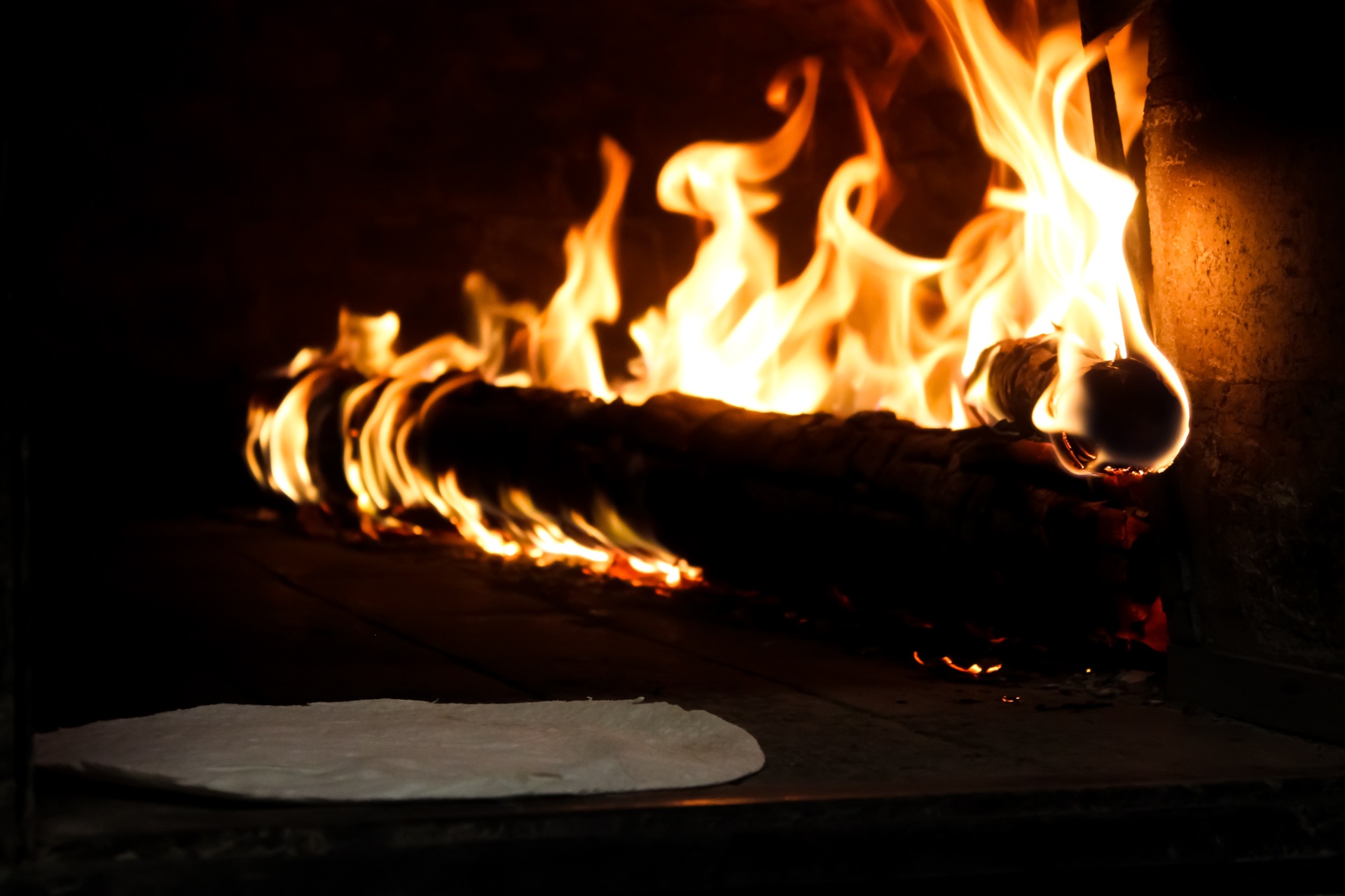 Forno a lenha real da Pizzaria Tre Amici