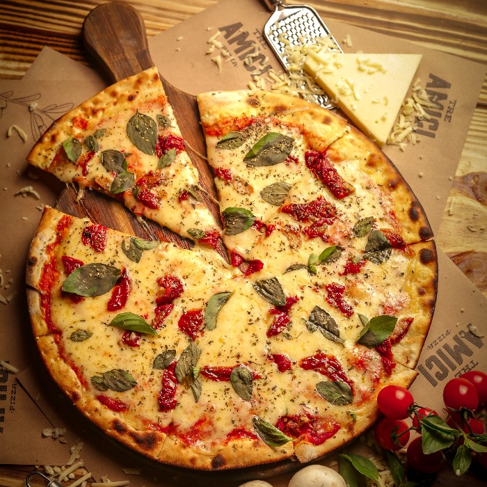Margherita Especial · Pizzaria Tre Amici em Valinhos