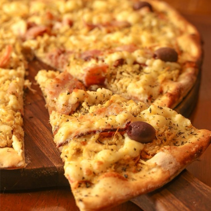 Palermo (Frango com Bacon e Provolone) · Pizzaria Tre Amici em Valinhos